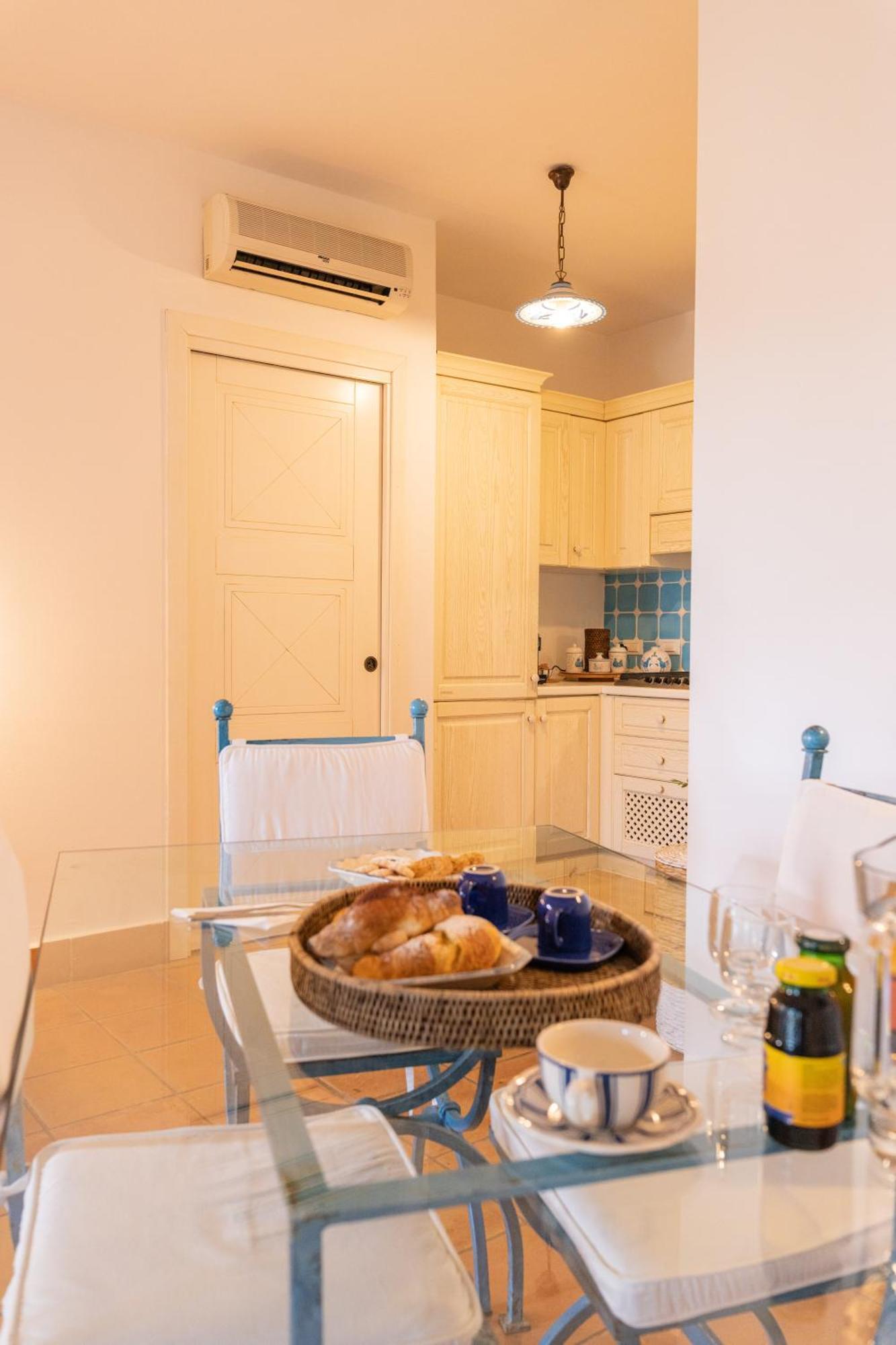 Residenza Del Barone Villa Zoe Chia - Vista Mare מראה חיצוני תמונה