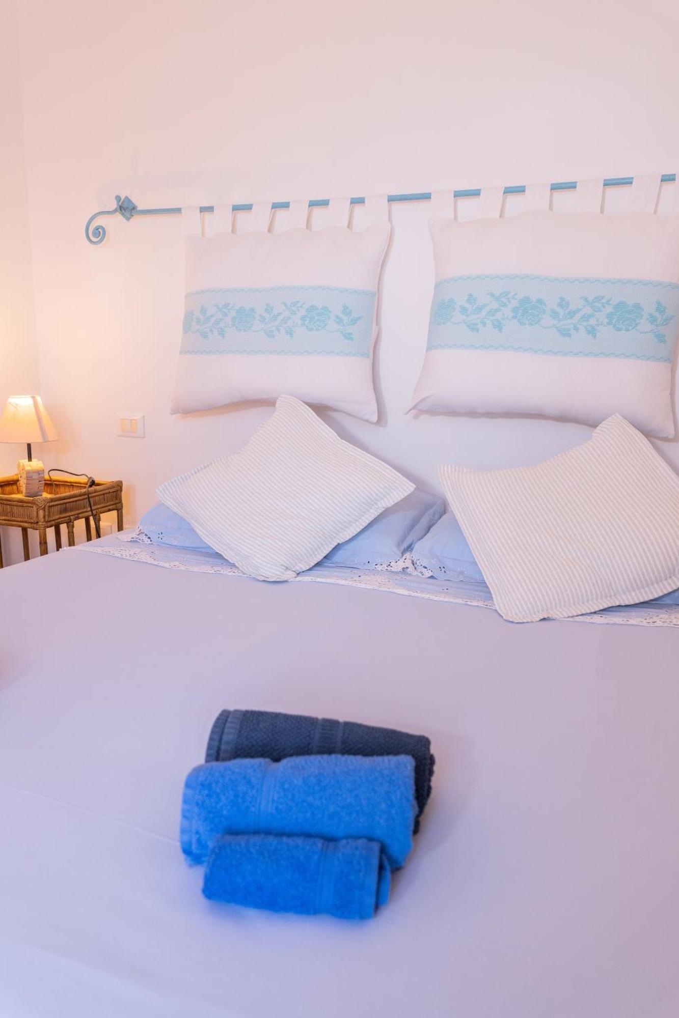 Residenza Del Barone Villa Zoe Chia - Vista Mare מראה חיצוני תמונה