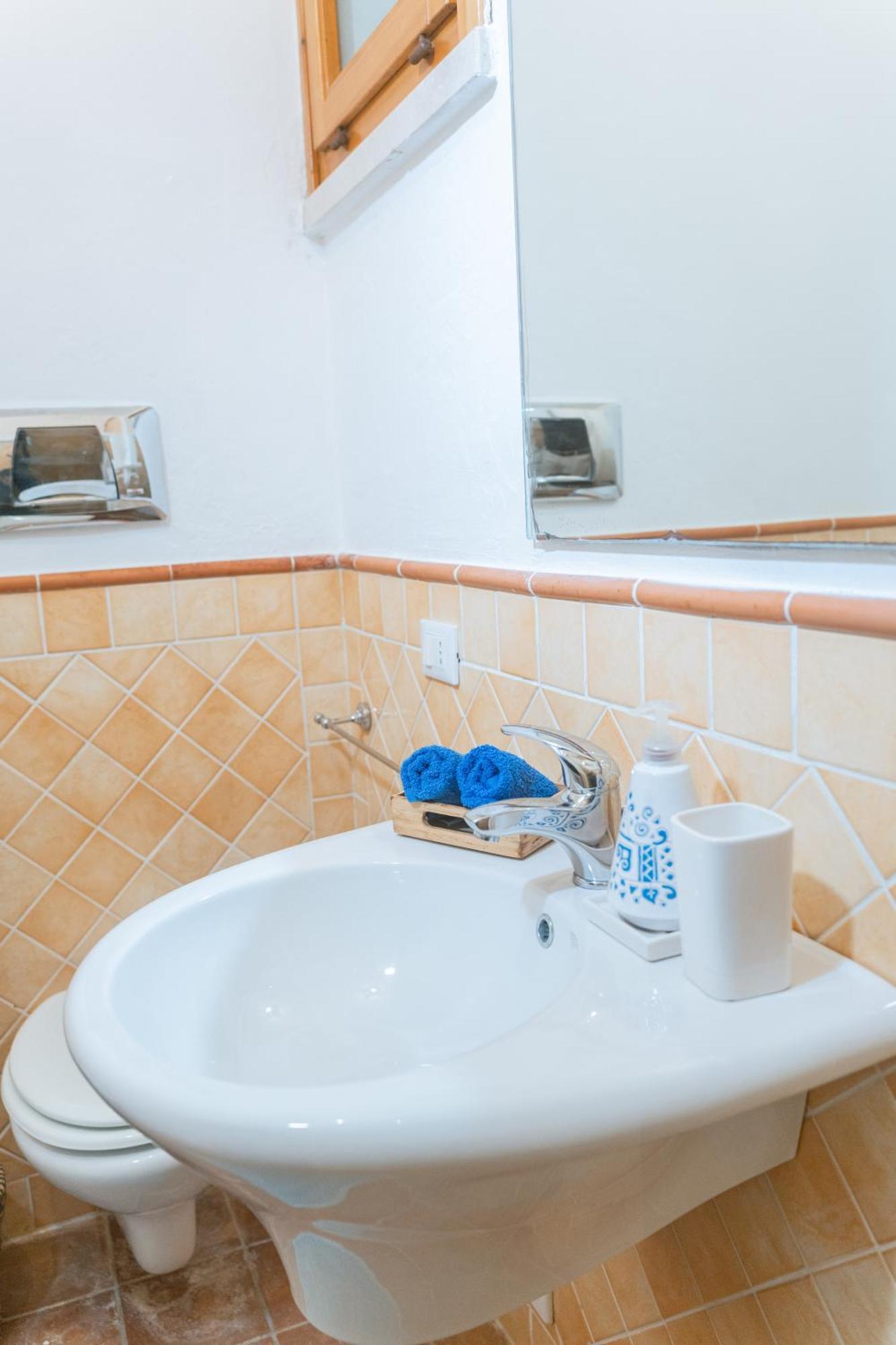 Residenza Del Barone Villa Zoe Chia - Vista Mare מראה חיצוני תמונה